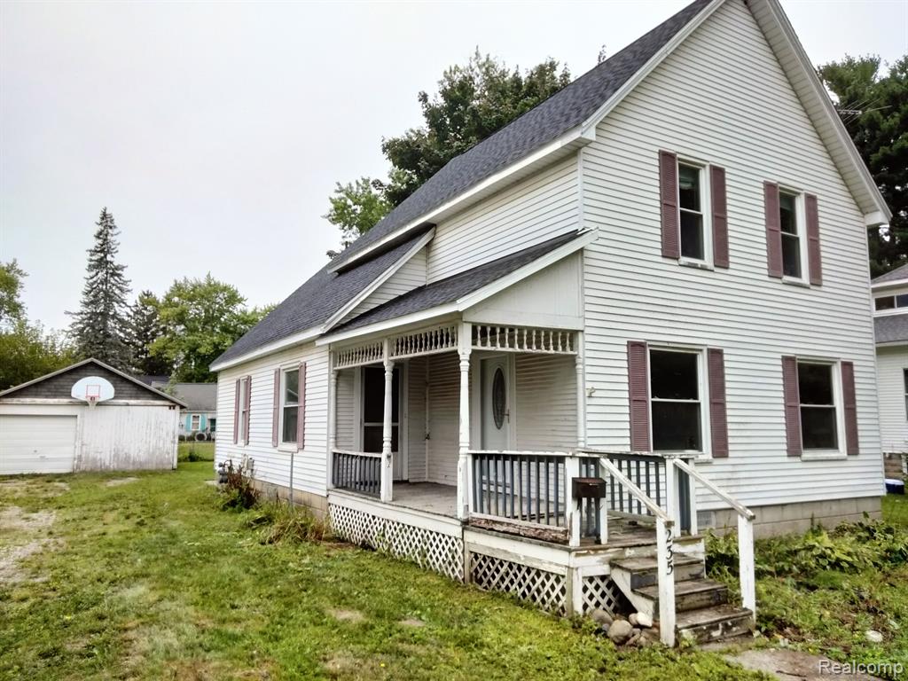 Howard Ave, Croswell, MI 48422