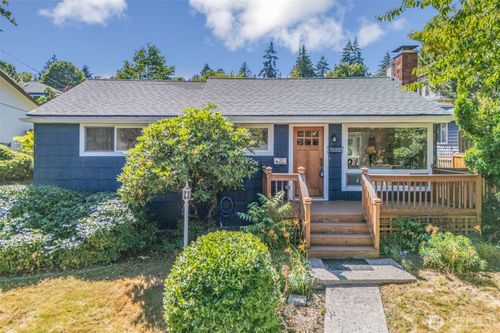 6831 37th Ave Ne, Seattle, WA, 98115-7433 | Card Image