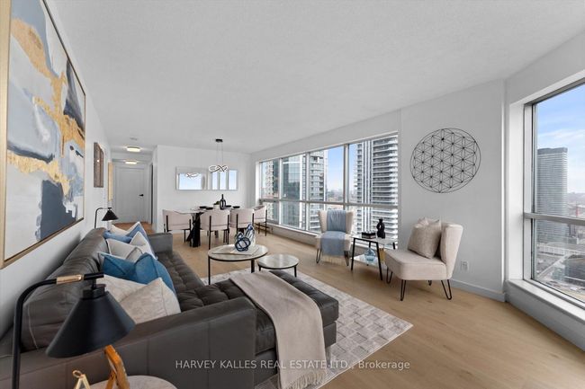 3211 - 10 Yonge St, Condo with 2 bedrooms, 2 bathrooms and null parking in Toronto ON | Image 21