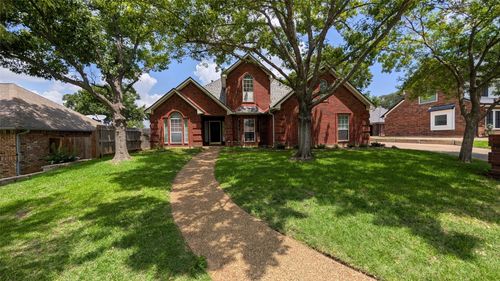 7525 Brentwood Ct, North Richland Hills, TX, 76182-7809 | Card Image