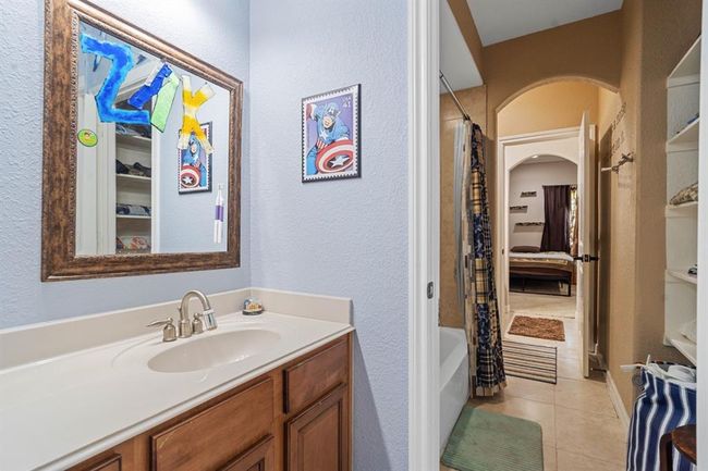 Other side of Jack and Jill restroom. | Image 38
