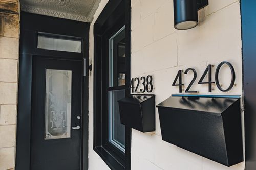 4238 Rue St-Urbain, Montréal, QC, H2W1V5 | Card Image