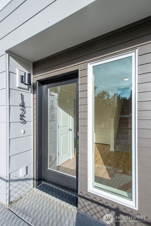 1425 Sw 111th Ln, Seattle, WA, 98146 | Card Image