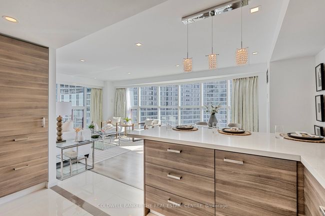 2002 - 99 Harbour Sq, Condo with 2 bedrooms, 2 bathrooms and 1 parking in Toronto ON | Image 33