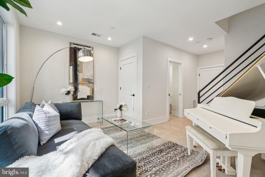 Residential in PHILADELPHIA 4