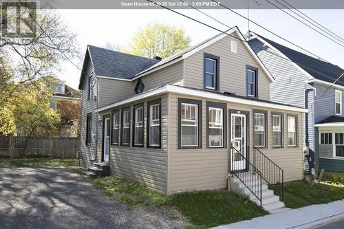 136 Biggings Ave, Sault Ste. Marie, ON, P6A3T9 | Card Image