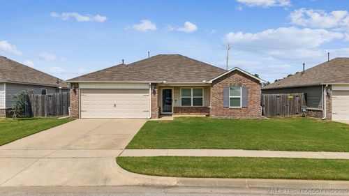 1212 Quincy St, Broken Arrow, OK, 74012-5637 | Card Image