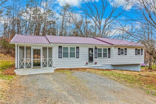 133 Salem Dr, Mount Airy, NC, 27030-9113 | Card Image