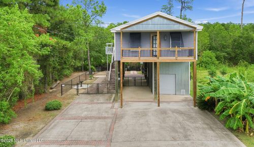 43 Fiber St, Bay Saint Louis, MS, 39520-8924 | Card Image