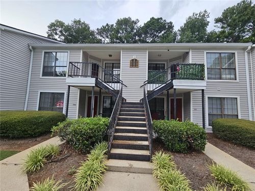 590 Windchase Ln, Stone Mountain, GA, 30083-6303 | Card Image