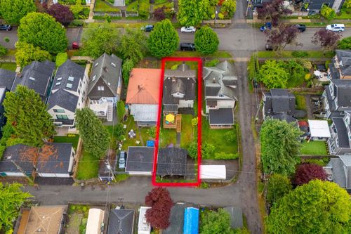 423 E 37th Ave, Vancouver, BC, V5W1E8 | Card Image