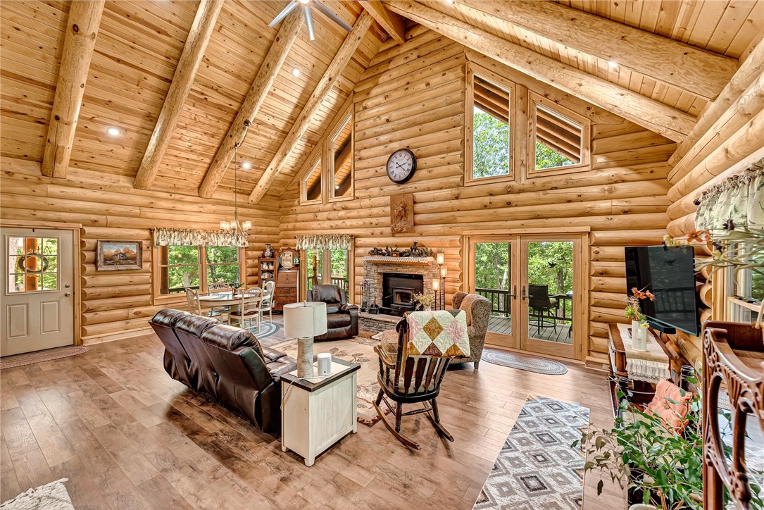 Meadow Ridge Rd, Eureka Springs, AR 72632