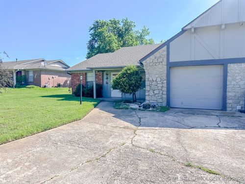 6635 E 72nd Pl, Tulsa, OK, 74133-2741 | Card Image