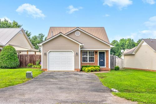 676 Hunters Ln, Hopkinsville, KY, 42240-5271 | Card Image