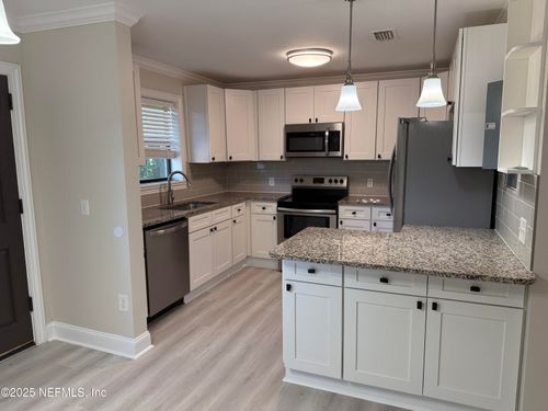 6903 Sans Souci Rd, JACKSONVILLE, FL, 32216-4527 | Card Image