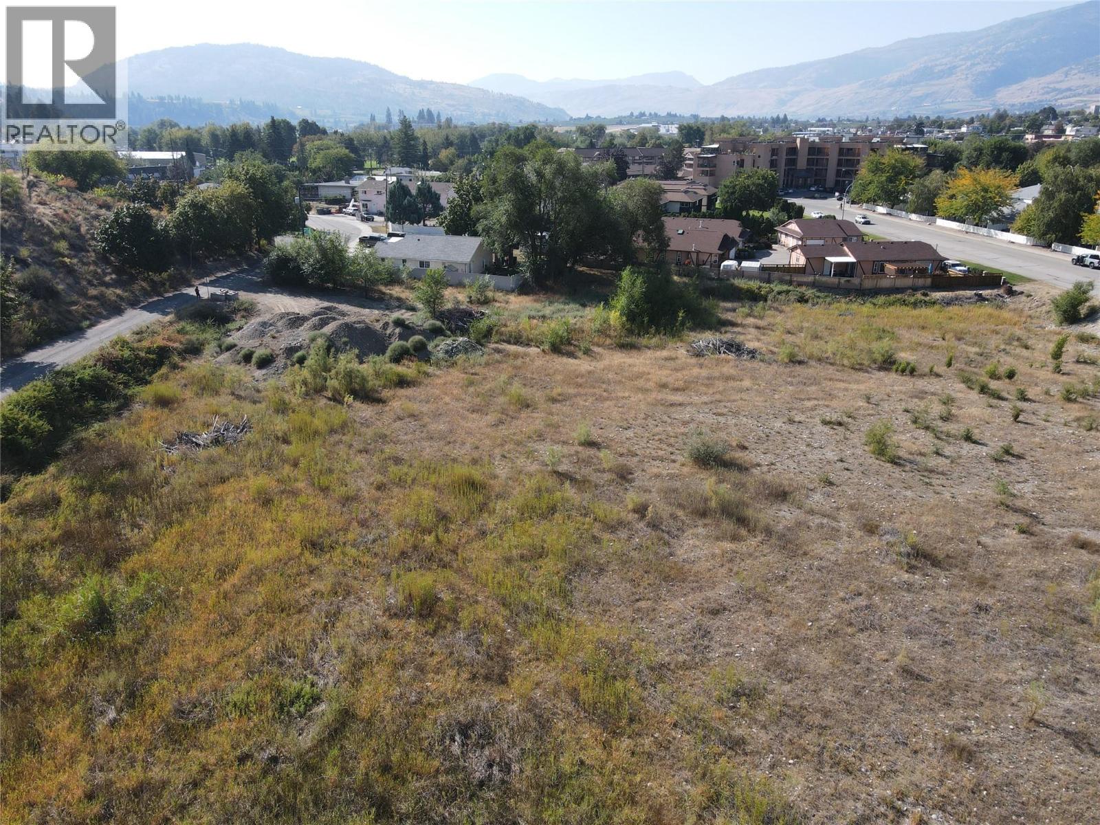 Land in Oliver 5