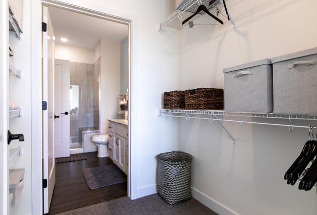 2nd bedroom bath and closet | Image 19
