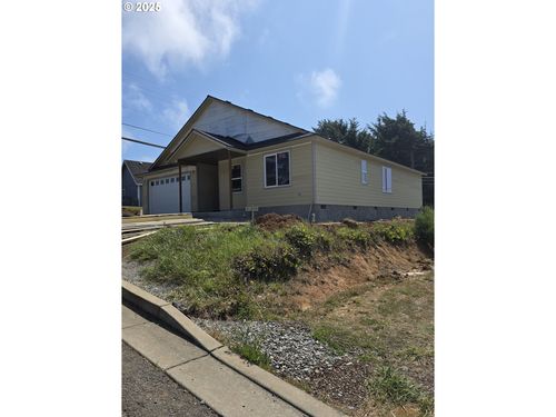 30302 Driftwood Dr, Gold Beach, OR, 97444-9512 | Card Image