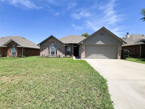 2005 Laney Dr, Sanger, TX, 76266-9175 | Card Image