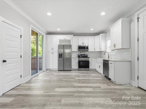 1644 Eastway Dr, Charlotte, NC, 28205-2210 | Card Image