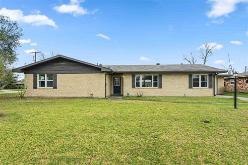 201 Crestwood St, Lake Charles, LA, 70605-6613 | Card Image