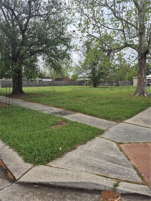 2 Jo Ann Ct, Violet, LA, 70092-3056 | Card Image