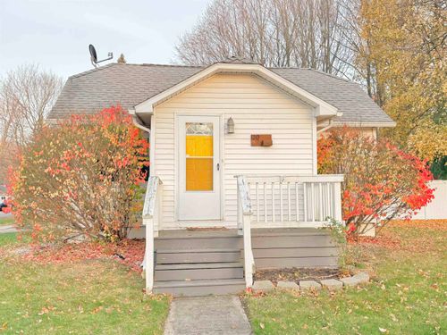 130 N Chippewa St, Shepherd, MI, 48883-9030 | Card Image