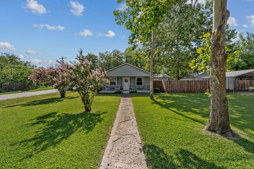 710 W Willow St, Sanger, TX, 76266-4616 | Card Image