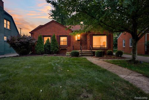 4246 Elmwood Ave, Royal Oak, MI, 48073-1516 | Card Image