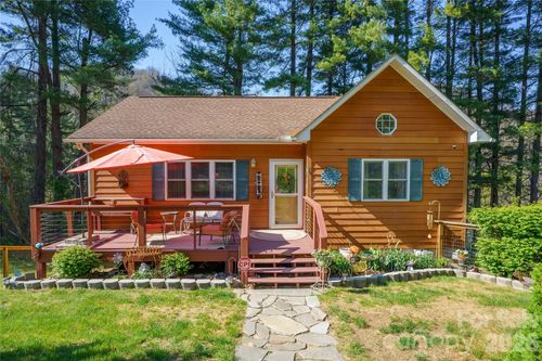 40 Whipoorwill Way, Waynesville, NC, 28786-6904 | Card Image