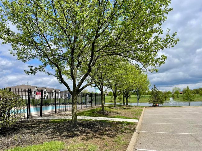 647 Spring Valley Dr, Condo with 2 bedrooms, 2 bathrooms and null parking in Lewis Center OH | Image 26