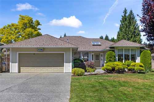 696 Redwood Dr, Qualicum Beach, BC, V9K2J2 | Card Image