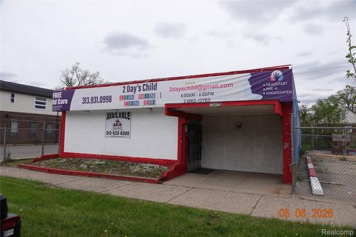 15075 Meyers Rd, Detroit, MI, 48227-4044 | Card Image