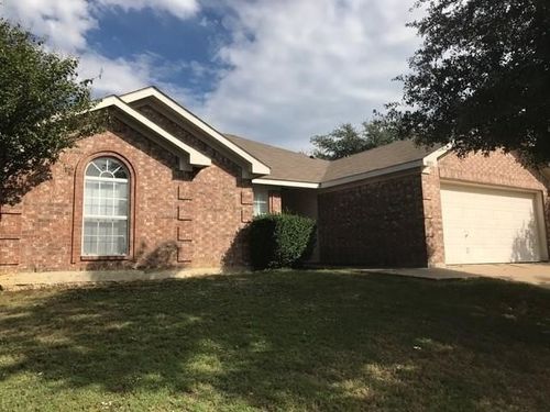 8001 Mourning Dove Dr, Arlington, TX, 76002-4427 | Card Image