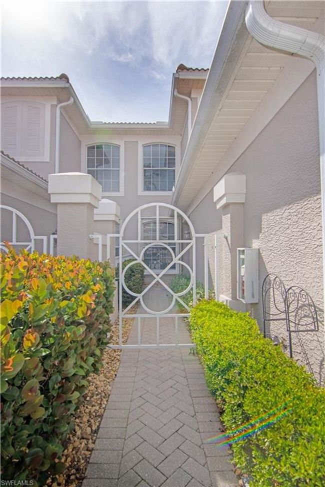 Private courtyard entry | Image 28