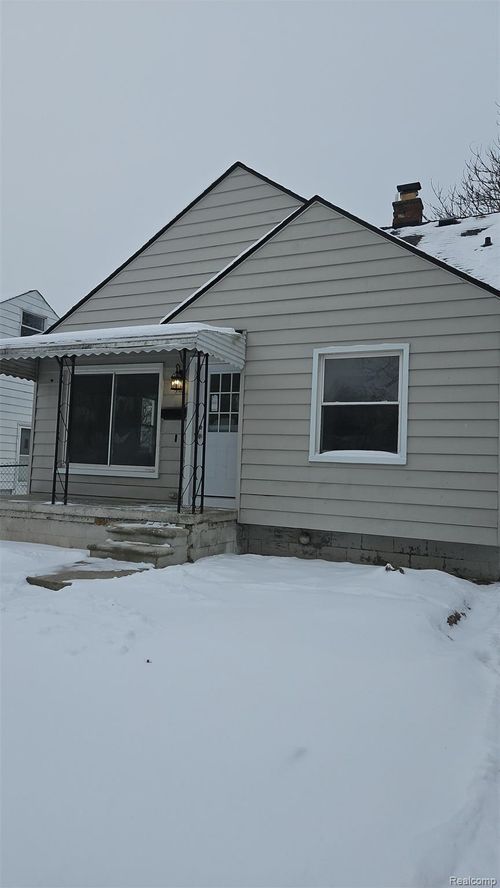 590 E Madison Ave, Pontiac, MI, 48340-2932 | Card Image