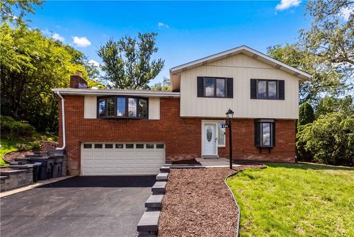 525 Long Dr, Upper St Clair, PA, 15241 | Card Image