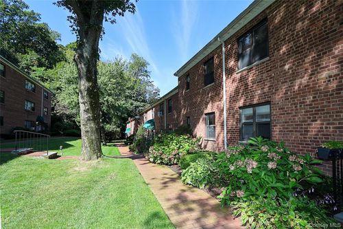 apt-d-309 Main St, Roslyn, NY, 11576-2115 | Card Image