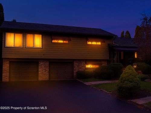 215 Lake Scranton Rd, Scranton, PA, 18505-2211 | Card Image