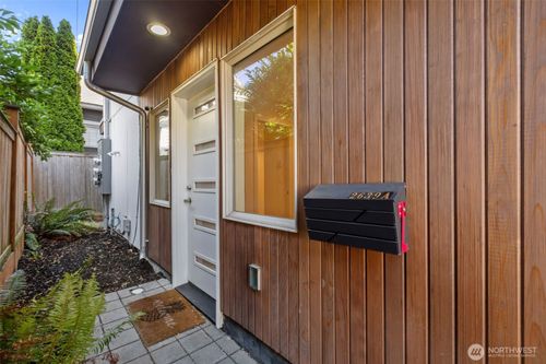 a-2639 45th Ave Sw, Seattle, WA, 98116-2412 | Card Image
