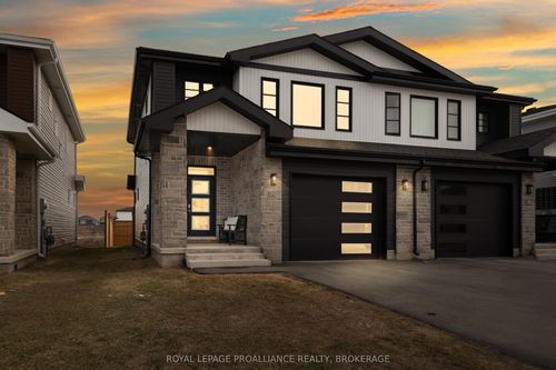 223 Superior Dr, Amherstview, ON, K7N0E9 | Card Image