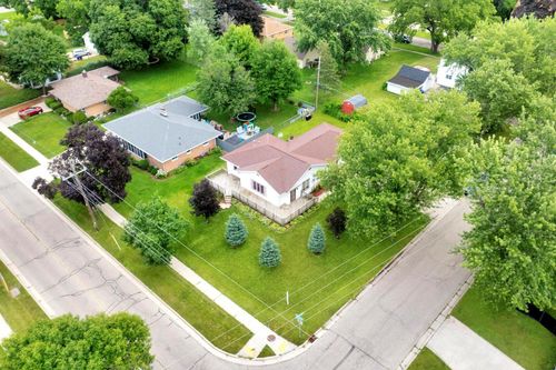 401 N Church St, Elkhorn, WI, 53121-1207 | Card Image
