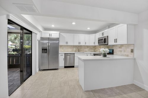 b-717 Nw 29th Ave, Delray Beach, FL, 33445-2075 | Card Image