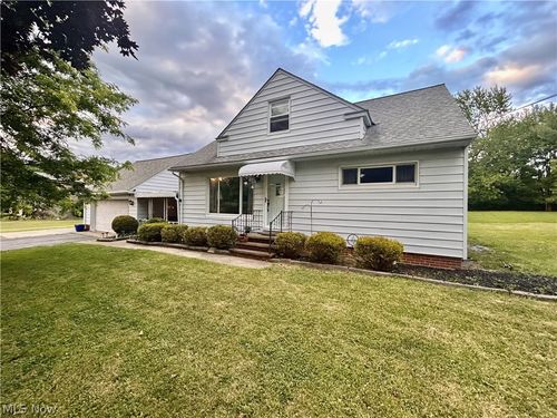 10481 Briar Hill Dr, Kirtland, OH, 44094-9465 | Card Image
