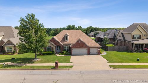 5711 Nottingham Pl, Bartlesville, OK, 74006-6973 | Card Image