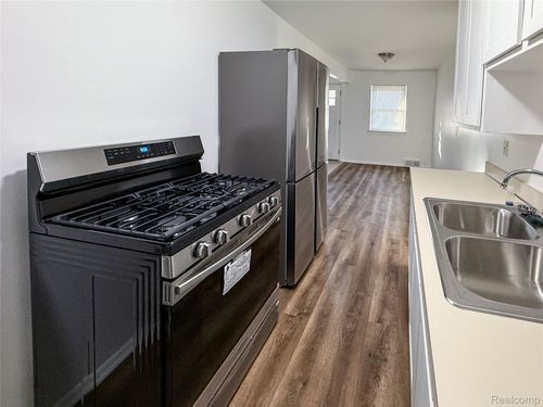 2932 Grayson St, Ferndale, MI, 48220-1008 | Card Image