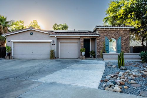 631 N Doree Pl, Porterville, CA, 93257-2417 | Card Image