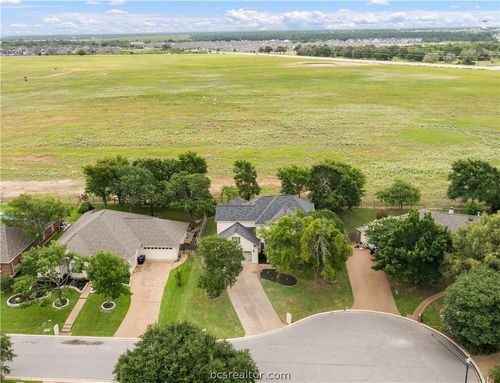 9413 Whitney Ln, College Station, TX, 77845-8383 | Card Image