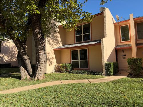 424 Valley Park Dr, Garland, TX, 75043-2957 | Card Image