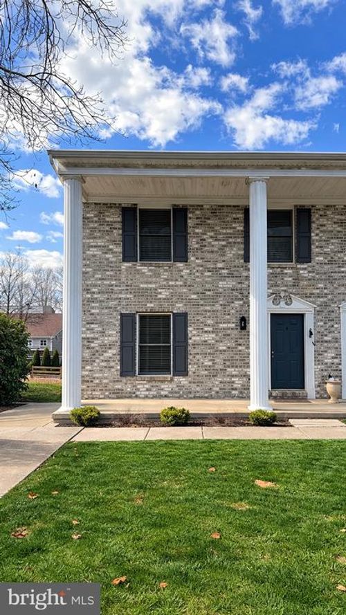 281 Tall Oak Dr, CHARLES TOWN, WV, 25414-5317 | Card Image